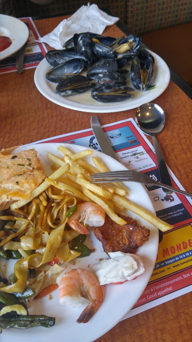 Assiette de Fruits de Mer Orientale Oriental Seafood Plate, Restaurant Tomas Tam Inc