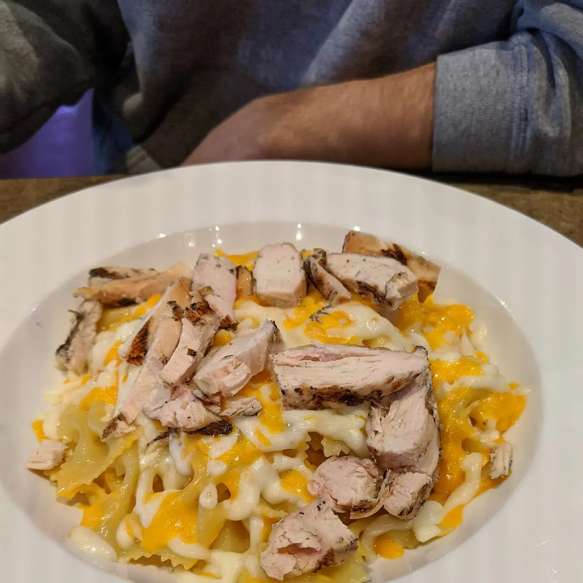 Mac N Cheese with Grilled Chicken