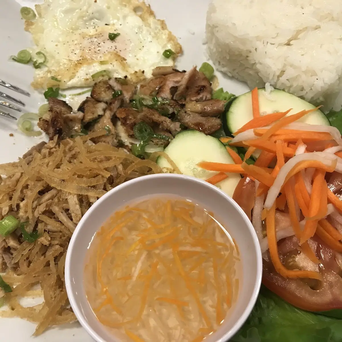 Cơm Bì Thịt Nướng Trứng Hột GÀ Chiên