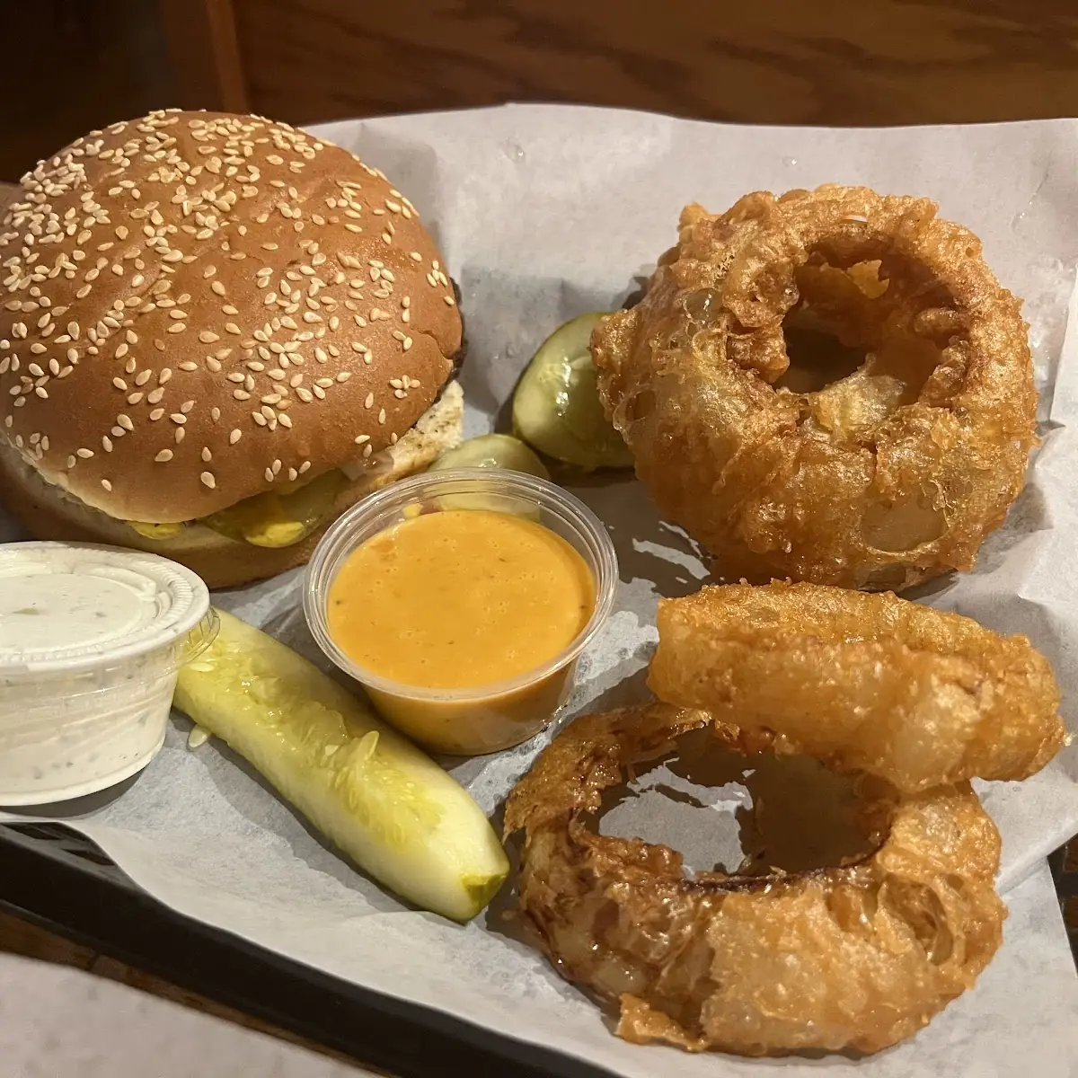 Cheeseburger with Onion Rings