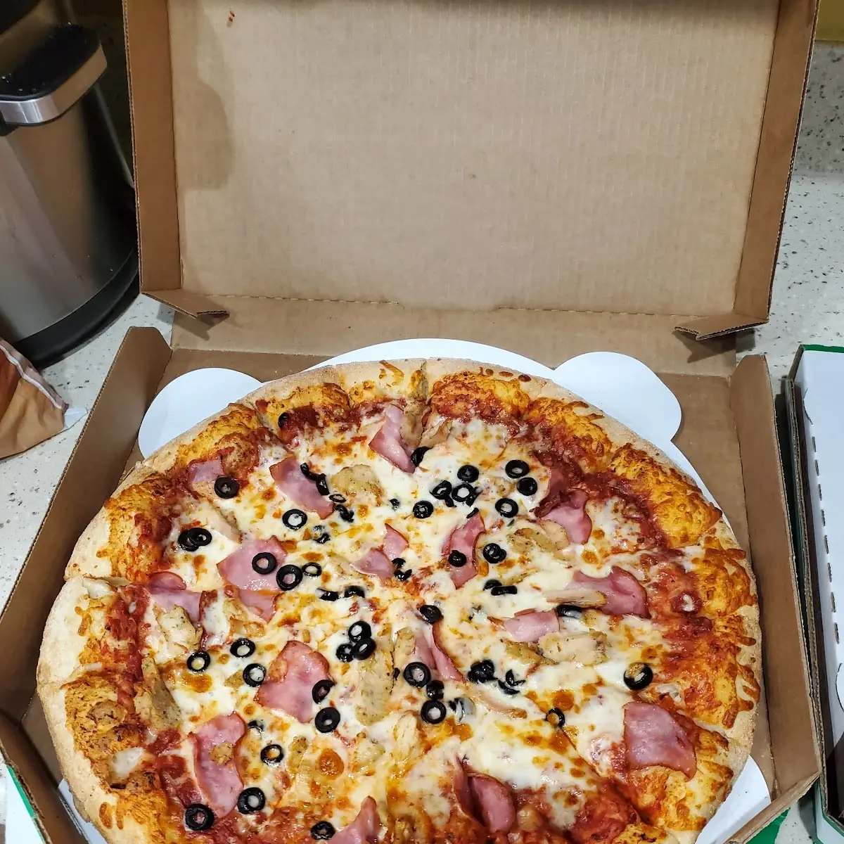 Ham Chicken Olive Pizza