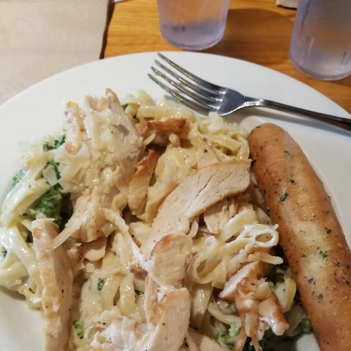 Chicken Broccoli Alfredo with Bread Stick