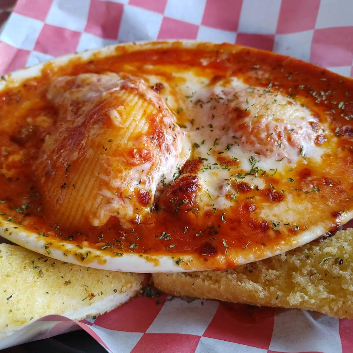 Pasta Shells with Cheese and Steak