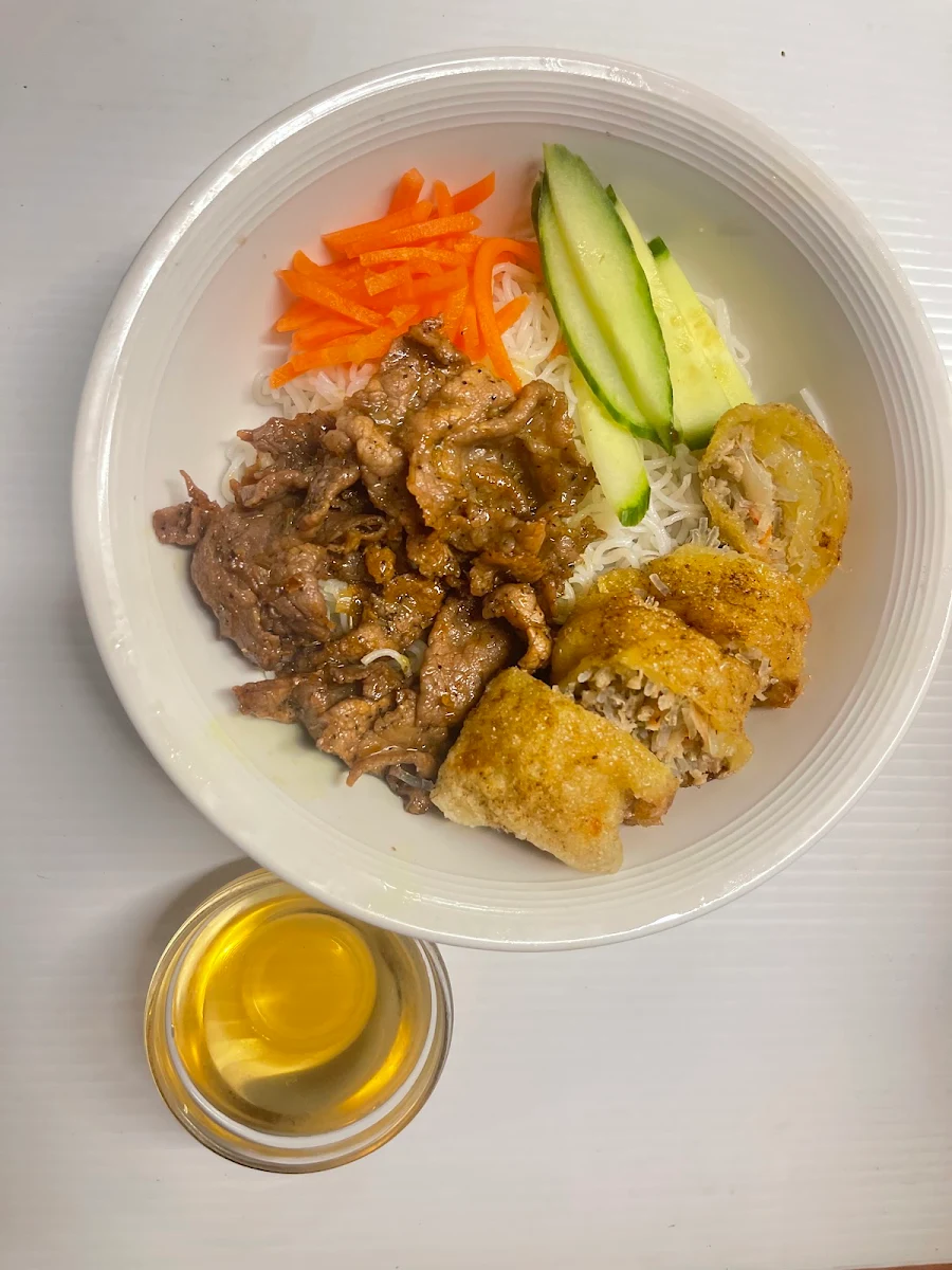 Cơm Chả Giò Thịt Bò