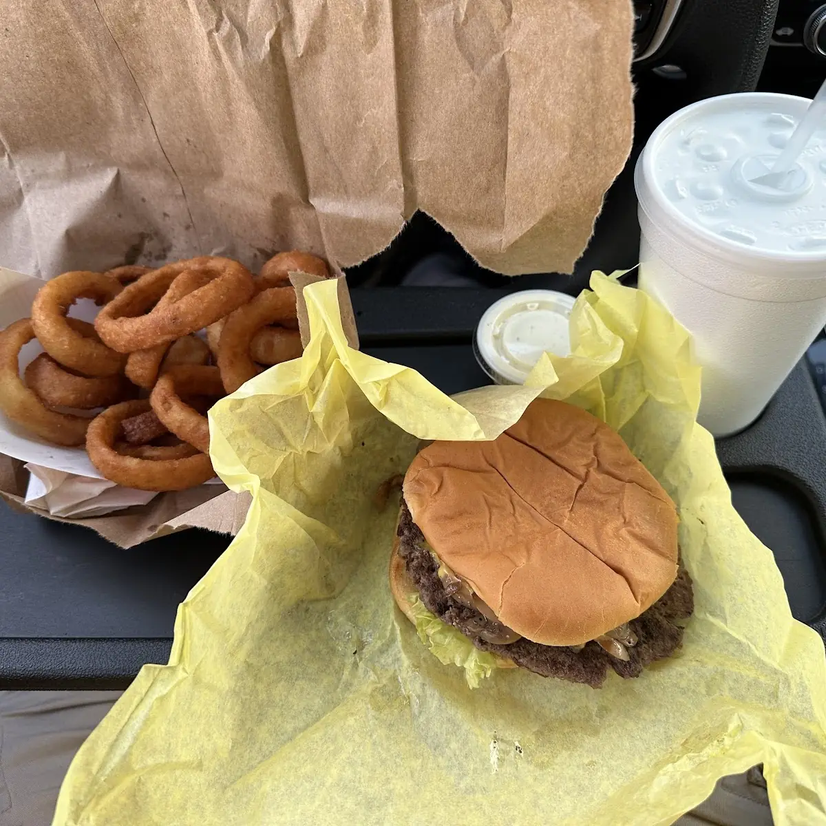Cheeseburger with Onion Rings