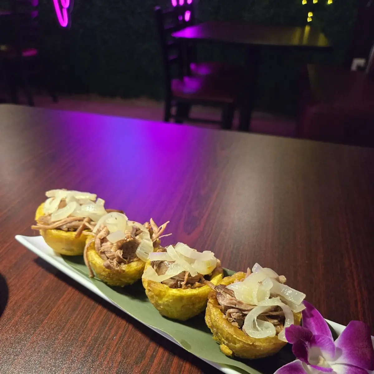 4 Tostones Rellenos Con Lechon
