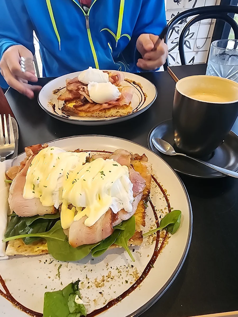 Eggs Benedict, Frontier Coffee House