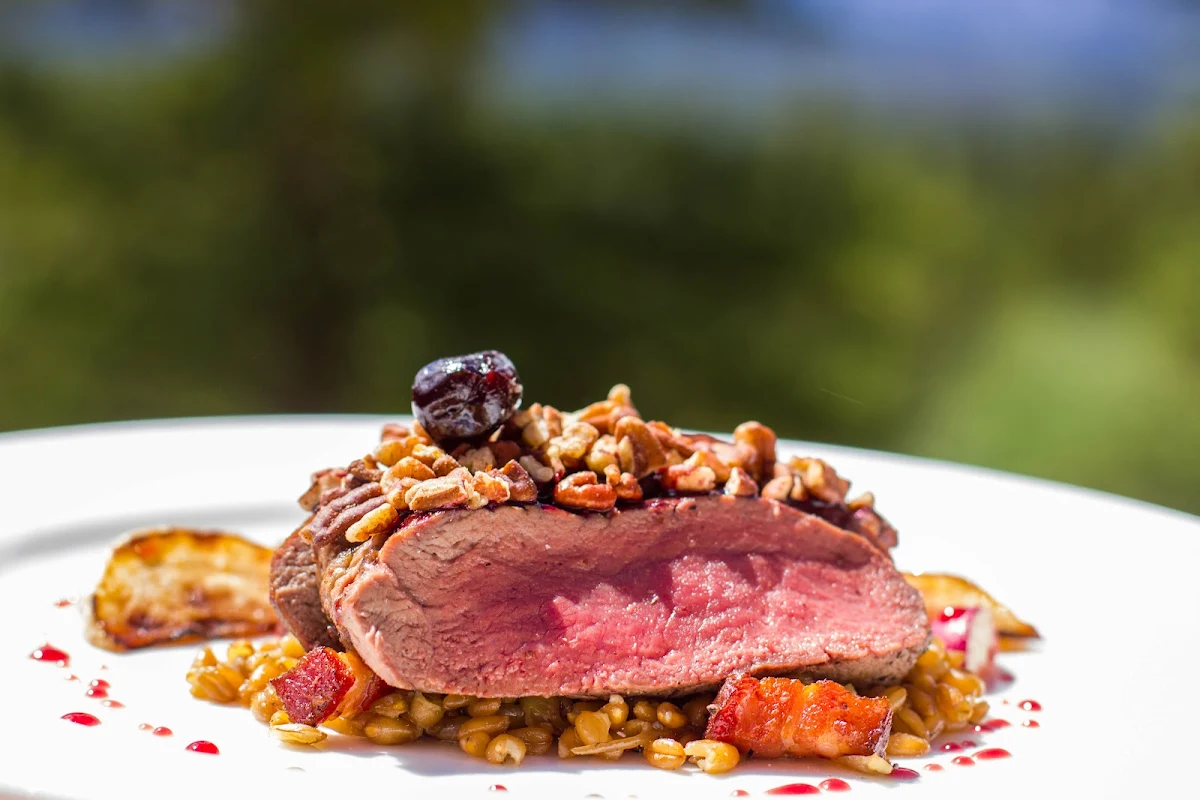 Highlights, Stone Peak Restaurant