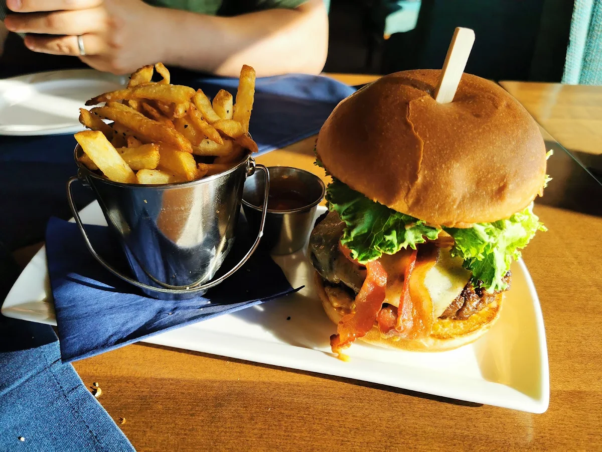 Overlander Burger, Stone Peak Restaurant