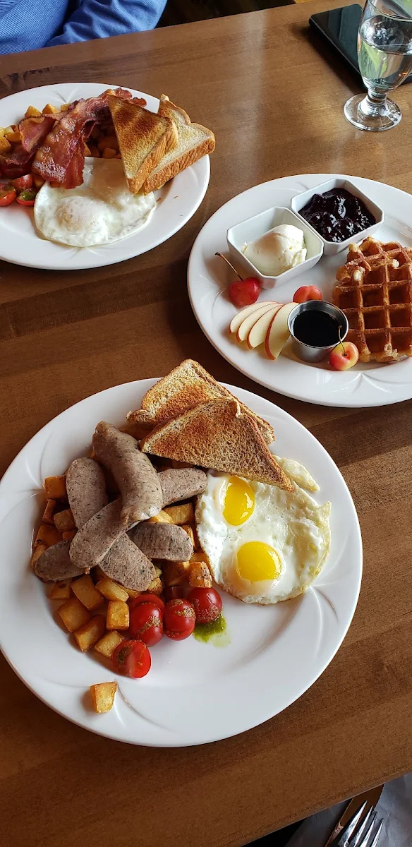 Overlander Mountain Breakfast, Stone Peak Restaurant