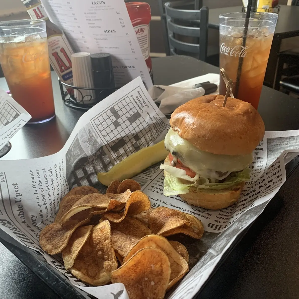 8 Oz Cheeseburger with Lettuce & Tomatoes & Chops