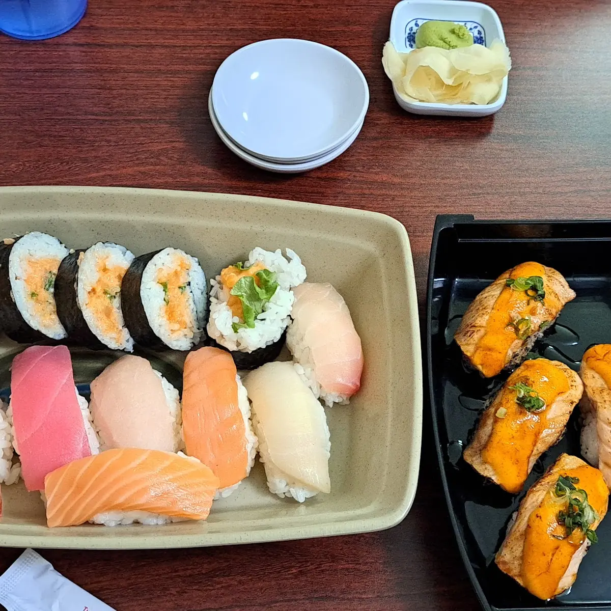 Sushi Deluxe & Seared Salmon Nigiri