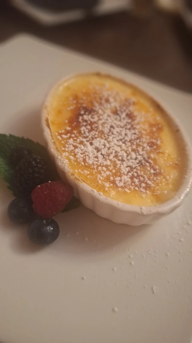 Crème Brûlée with Powdered Sugar