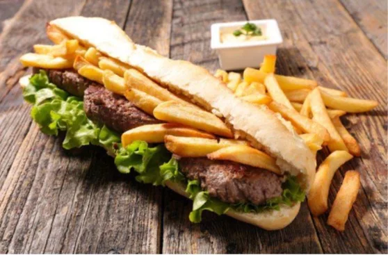 Sandwich Viande Salades Et Frites Meat Sandwich Salads And Fries, Restaurant Touba Darou Khoudoss