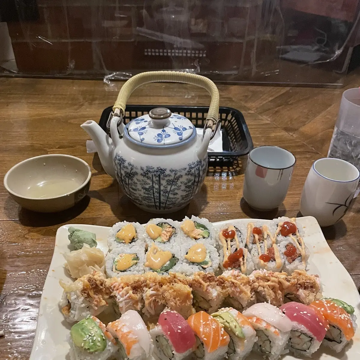 Tempura Salmon Roll ( 8 pieces )