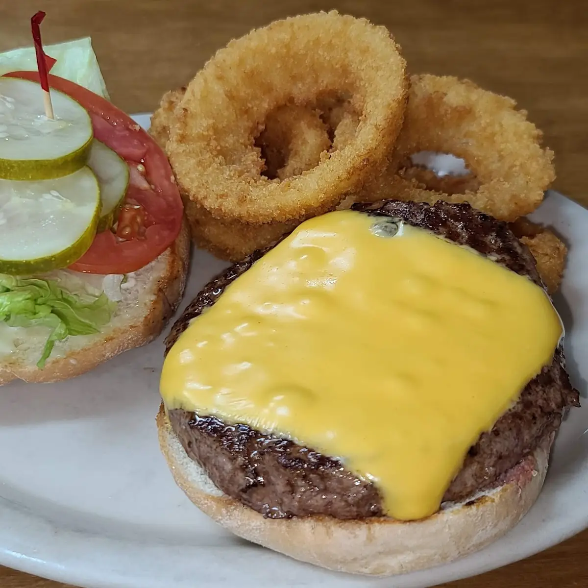 Cheeseburger and Onion Rings