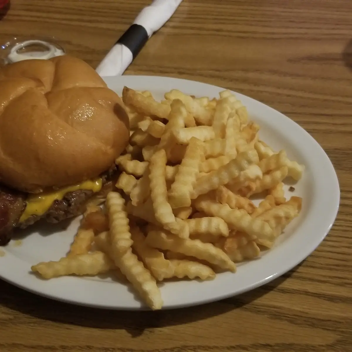 Bridges Burger an Fries