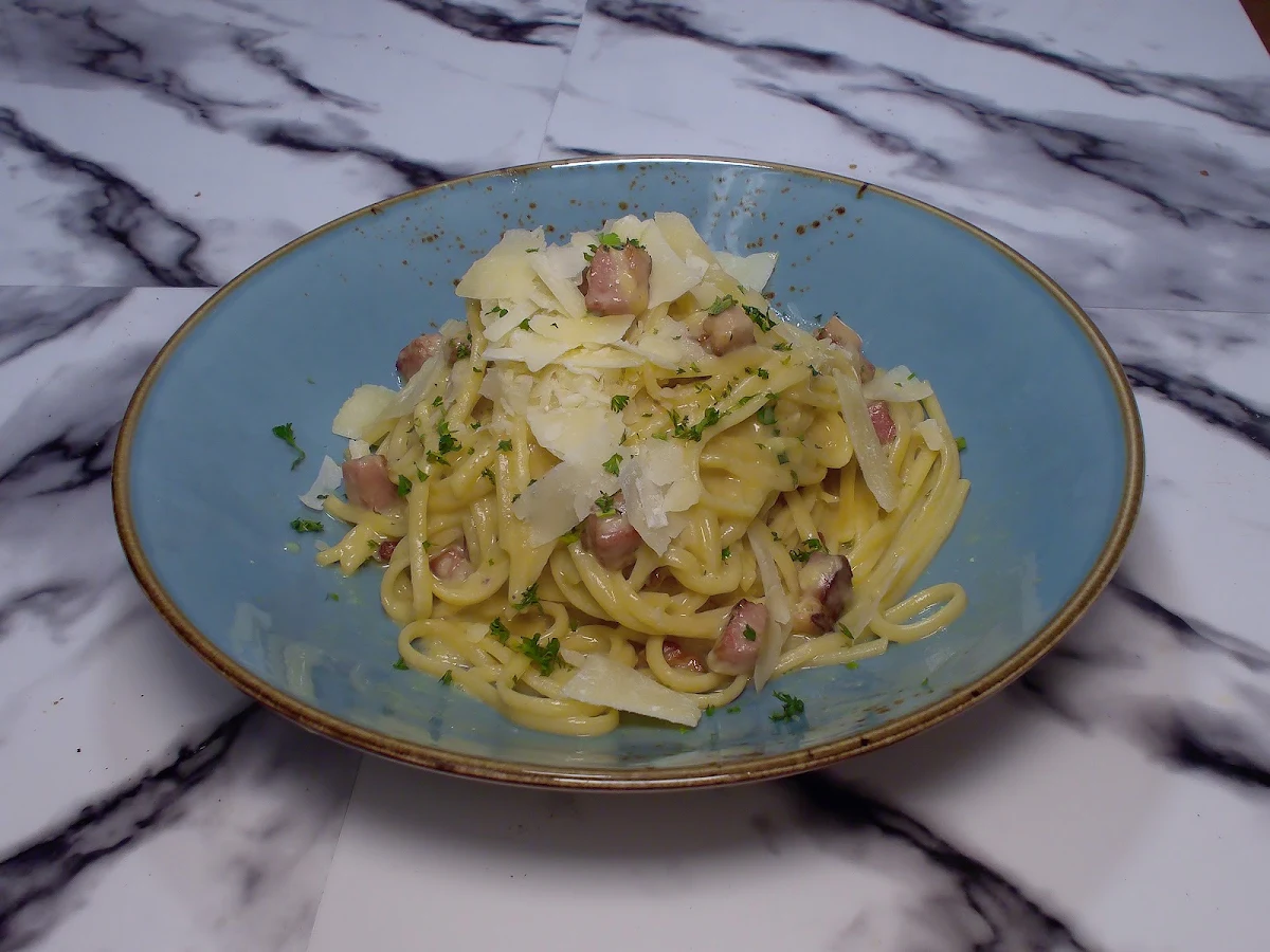 Carbonara, New village pizzeria and bar