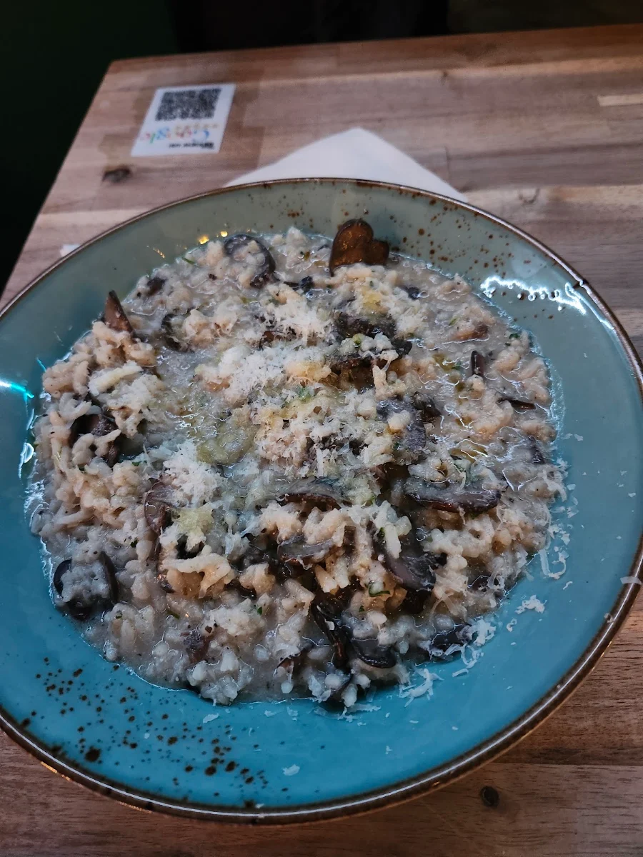 Highlights, New village pizzeria and bar