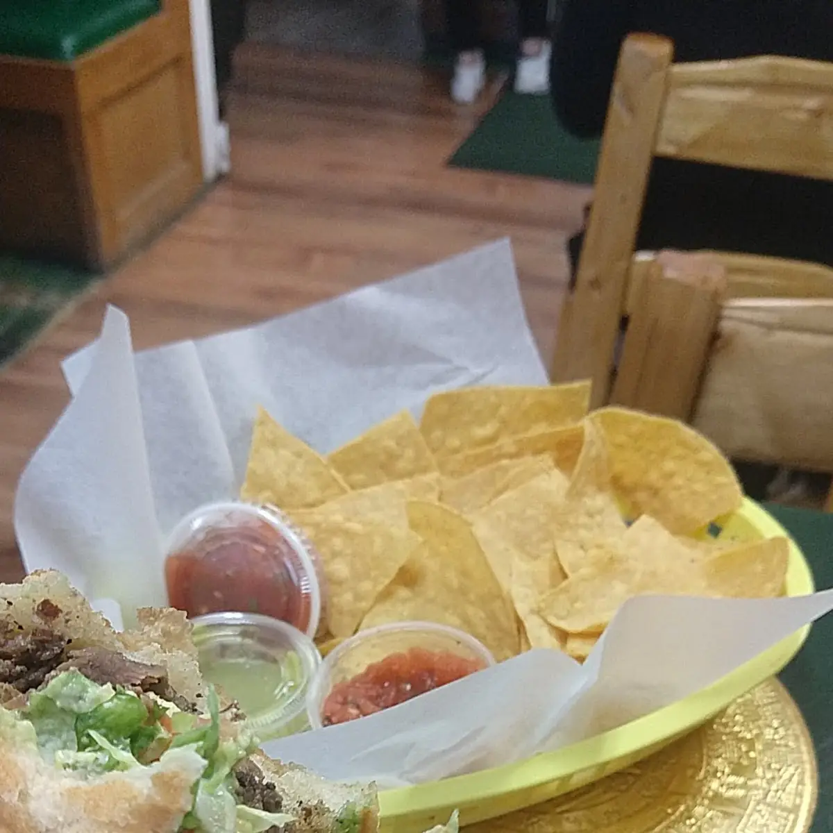 Torta De Carne Asada Chips & Salsa