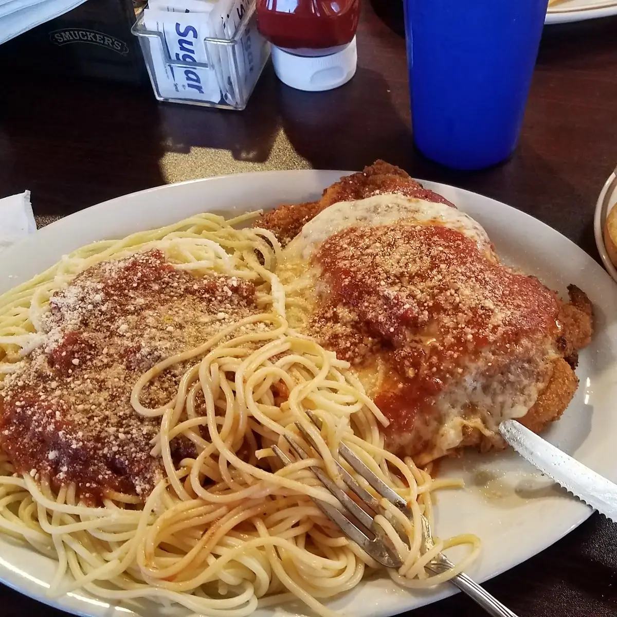 Veal Parmigiana w Spaghetti