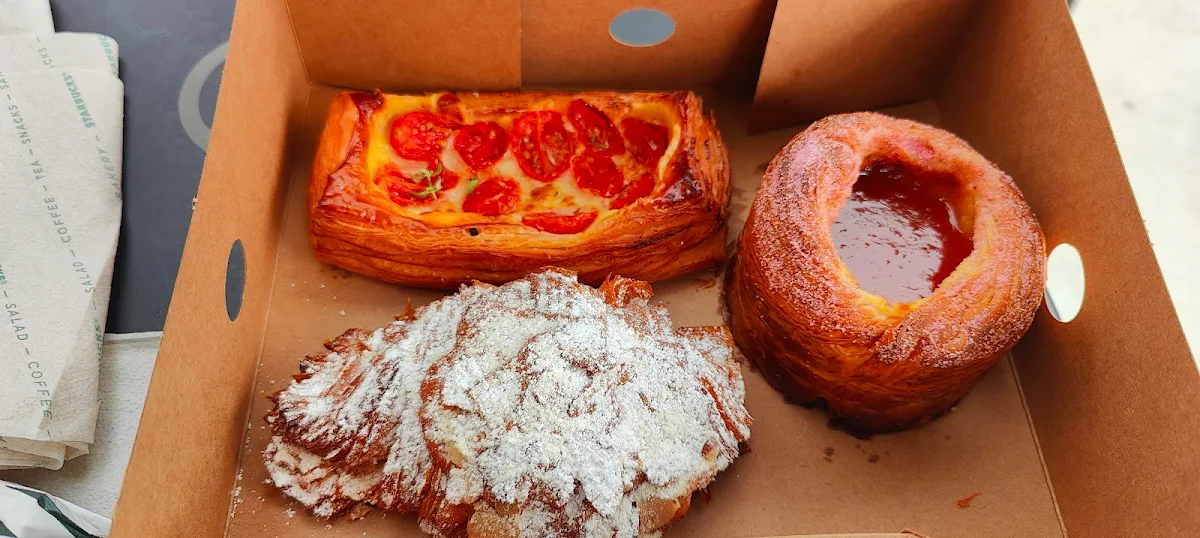 Croissant & Chocolate Croissant