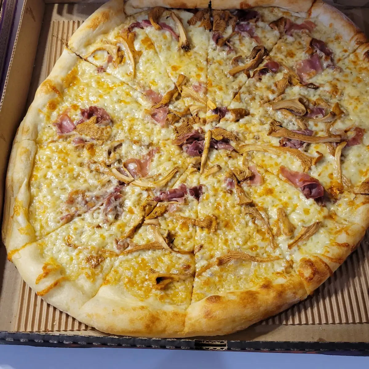 Chantrelle Mushroom Pizza