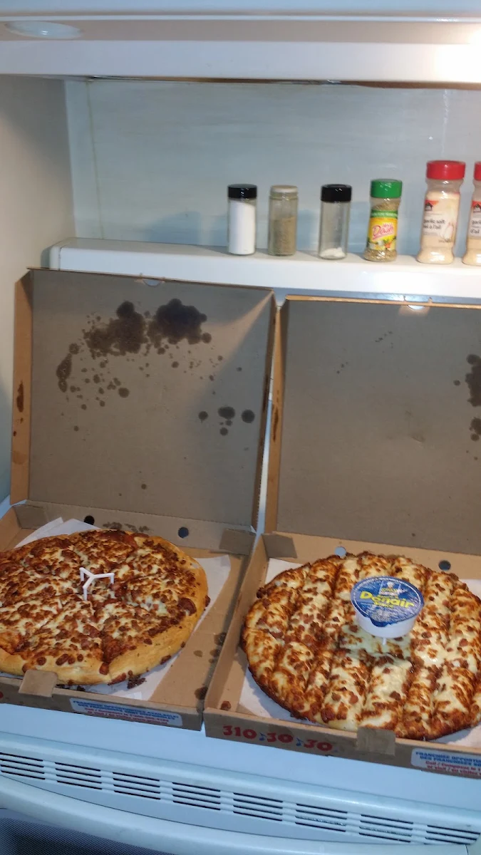 Garlic Fingers, Greco Pizza