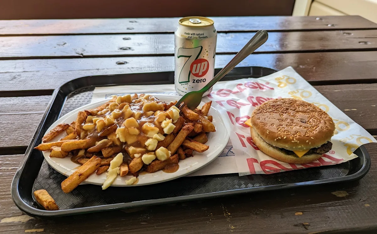 Chère Burger Et Poutine En Duo