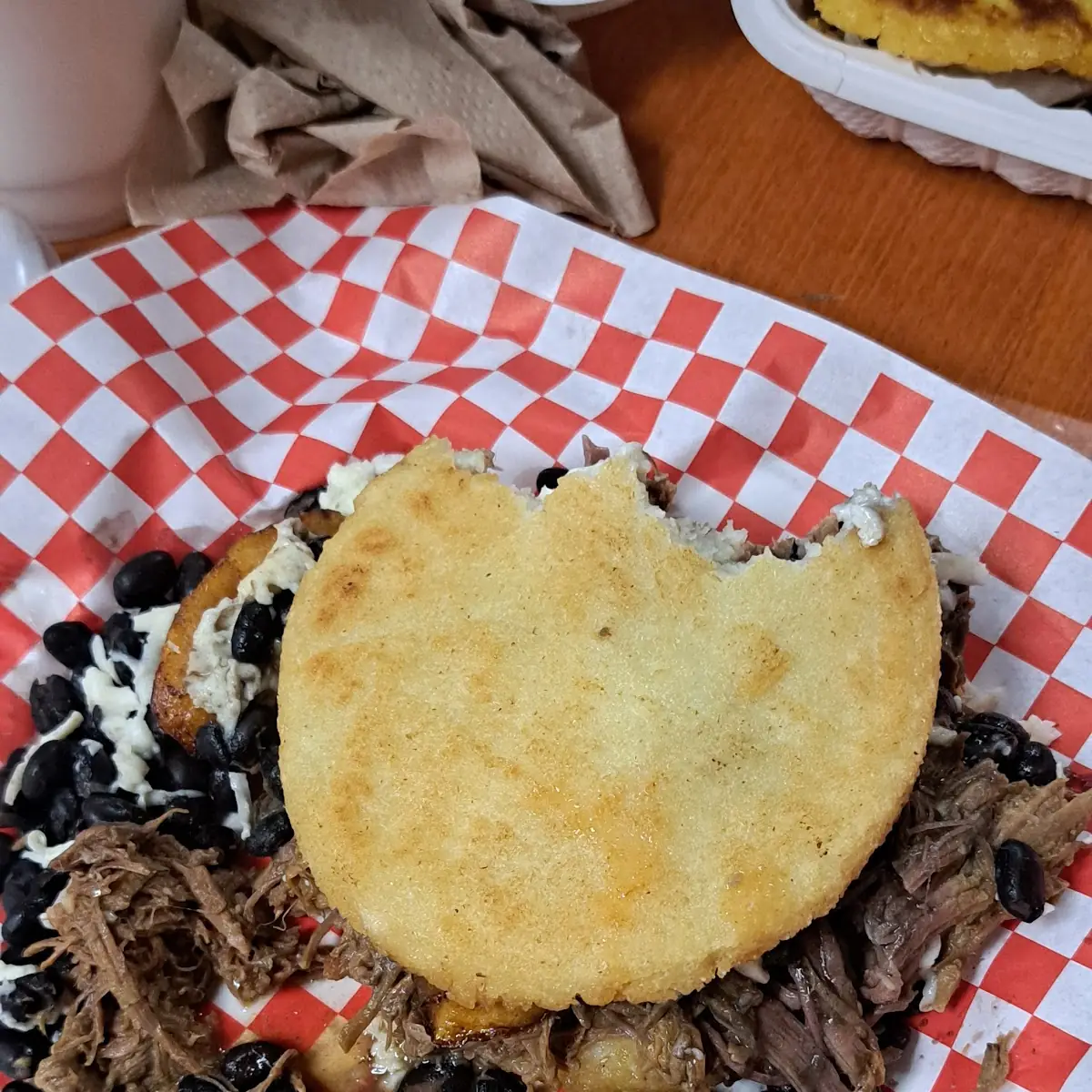 Arepa Con Carne Mechada