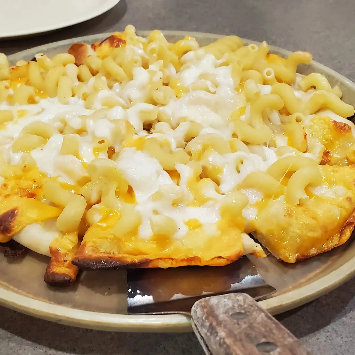 Mac and Cheese Pizza