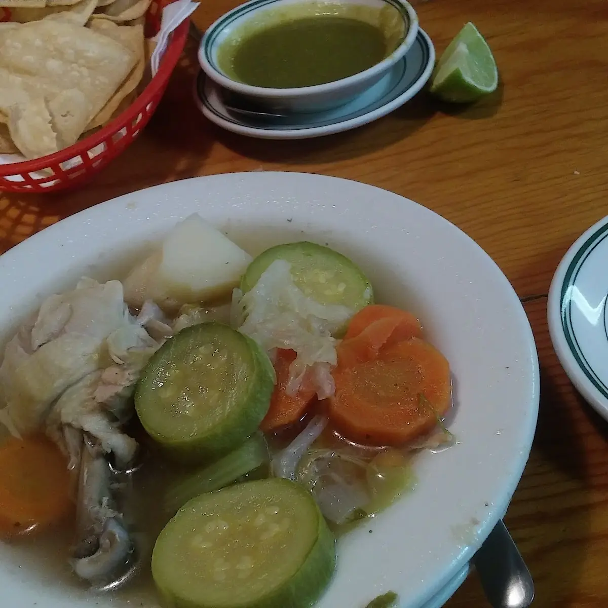 Caldo Con Pollo Muy Rico