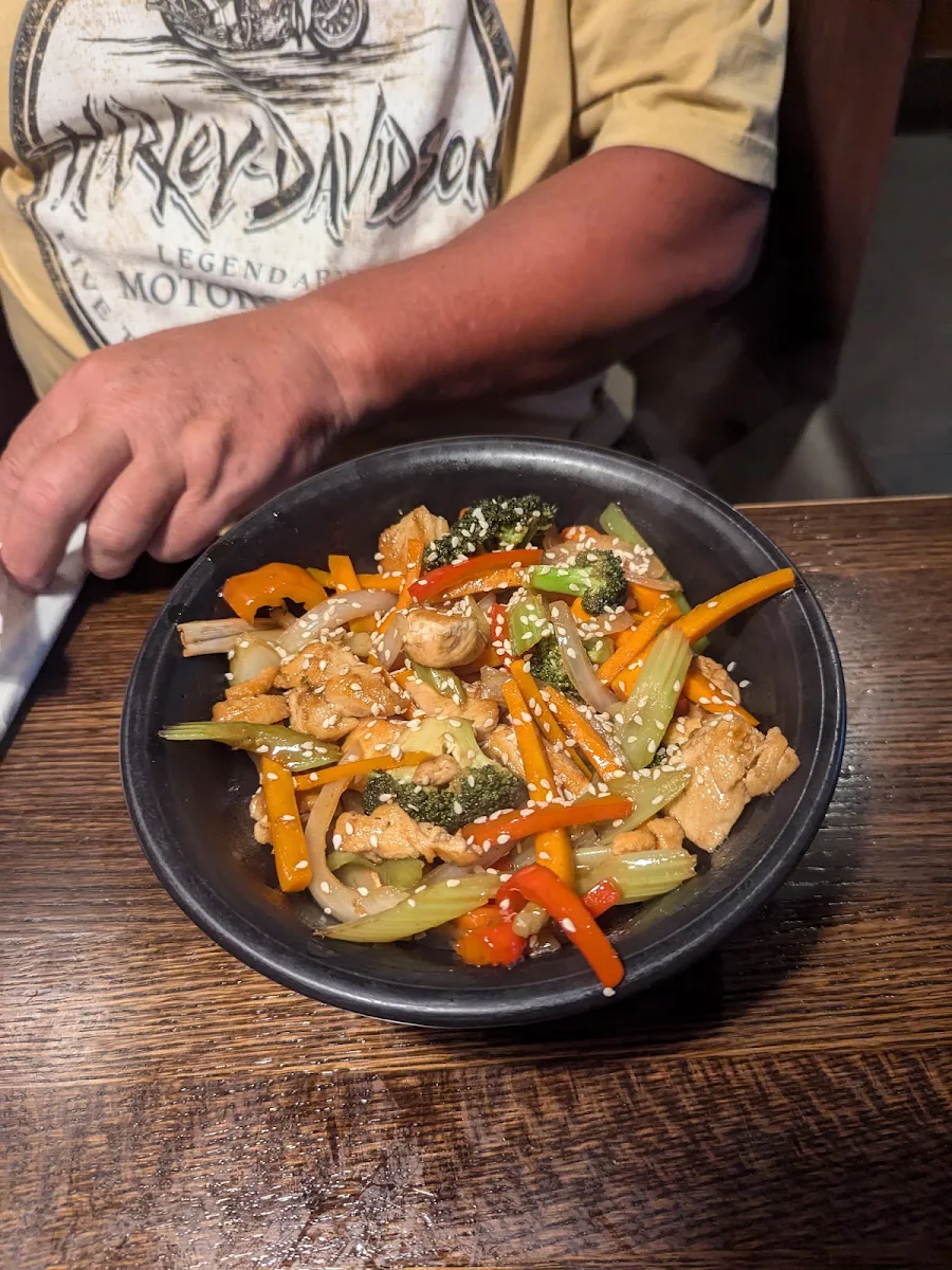 Chicken Stir Fry, MR MIKES SteakhouseCasual