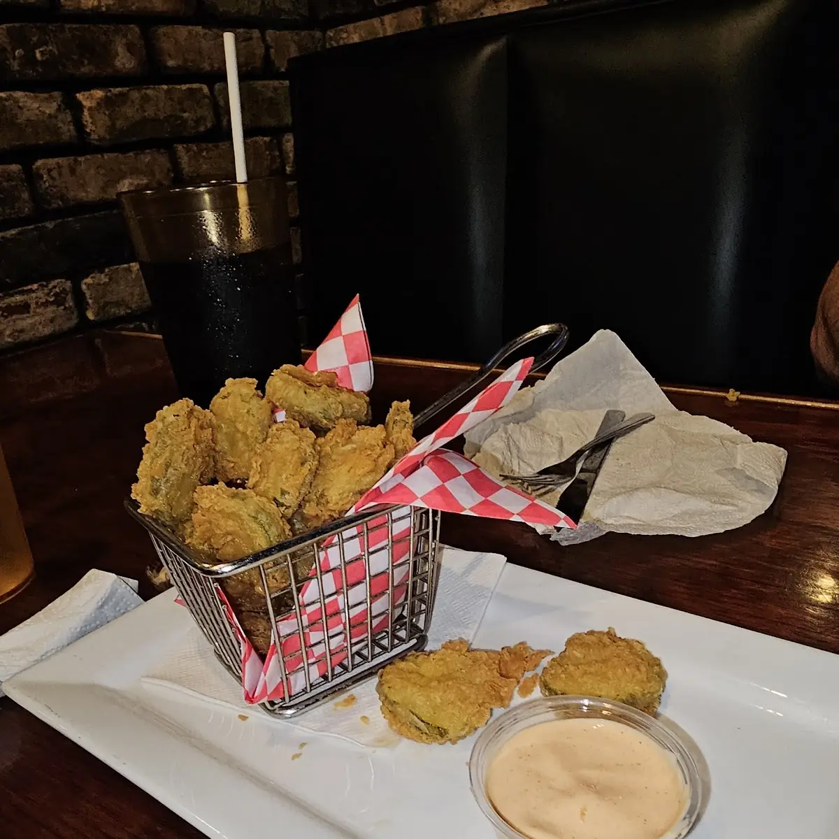 Fried Pickles with Sriracha Mayo