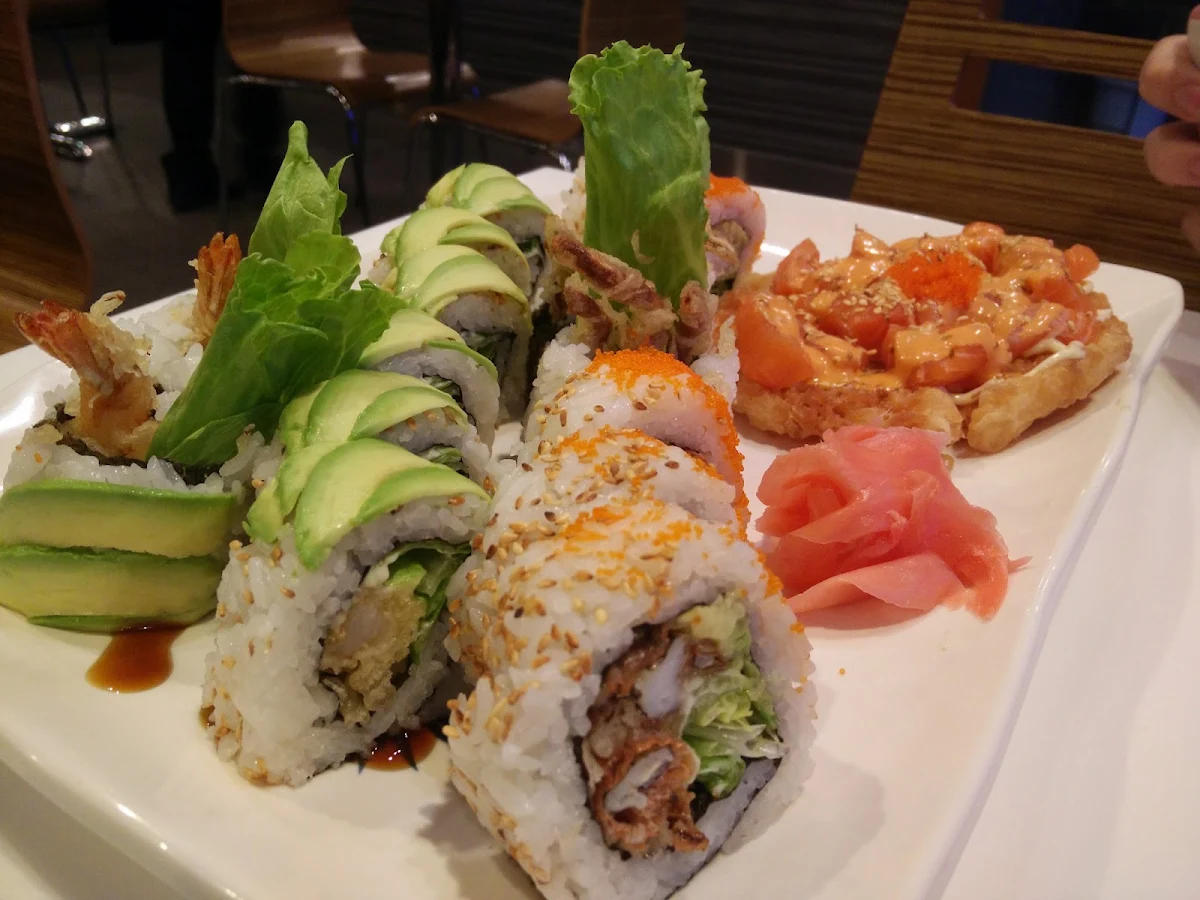 42. Spicy Crispy Avocado Roll / 辣脆牛油果卷