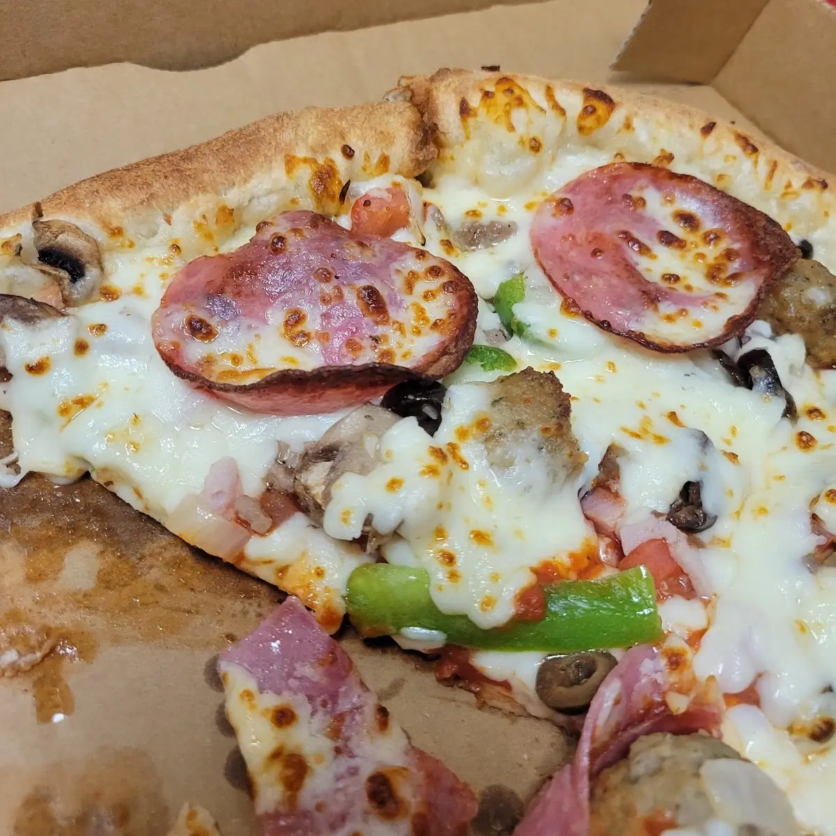 Supreme Pizza Salami