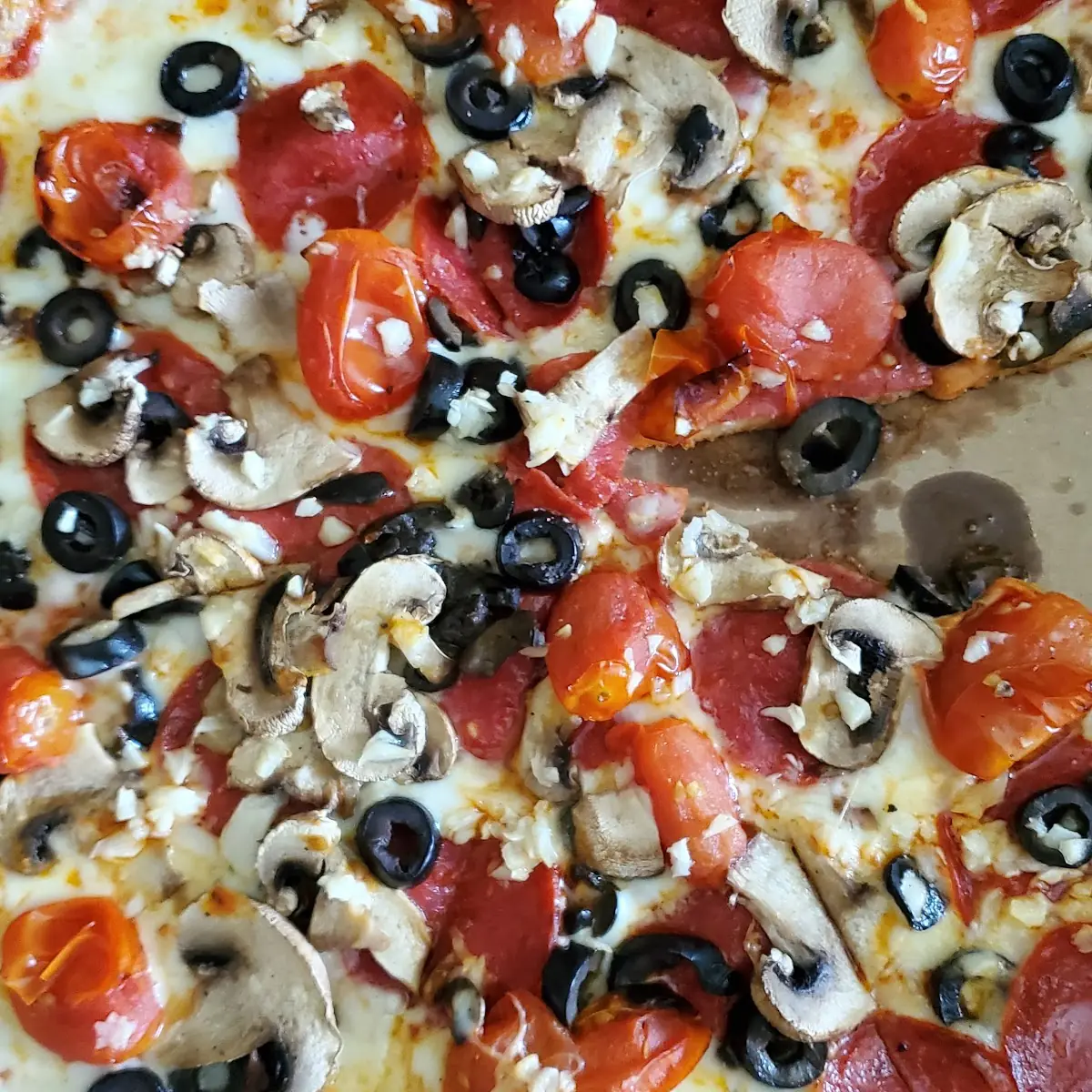 Pepperoni Black Olive Cherry Tomatoes & Garlic