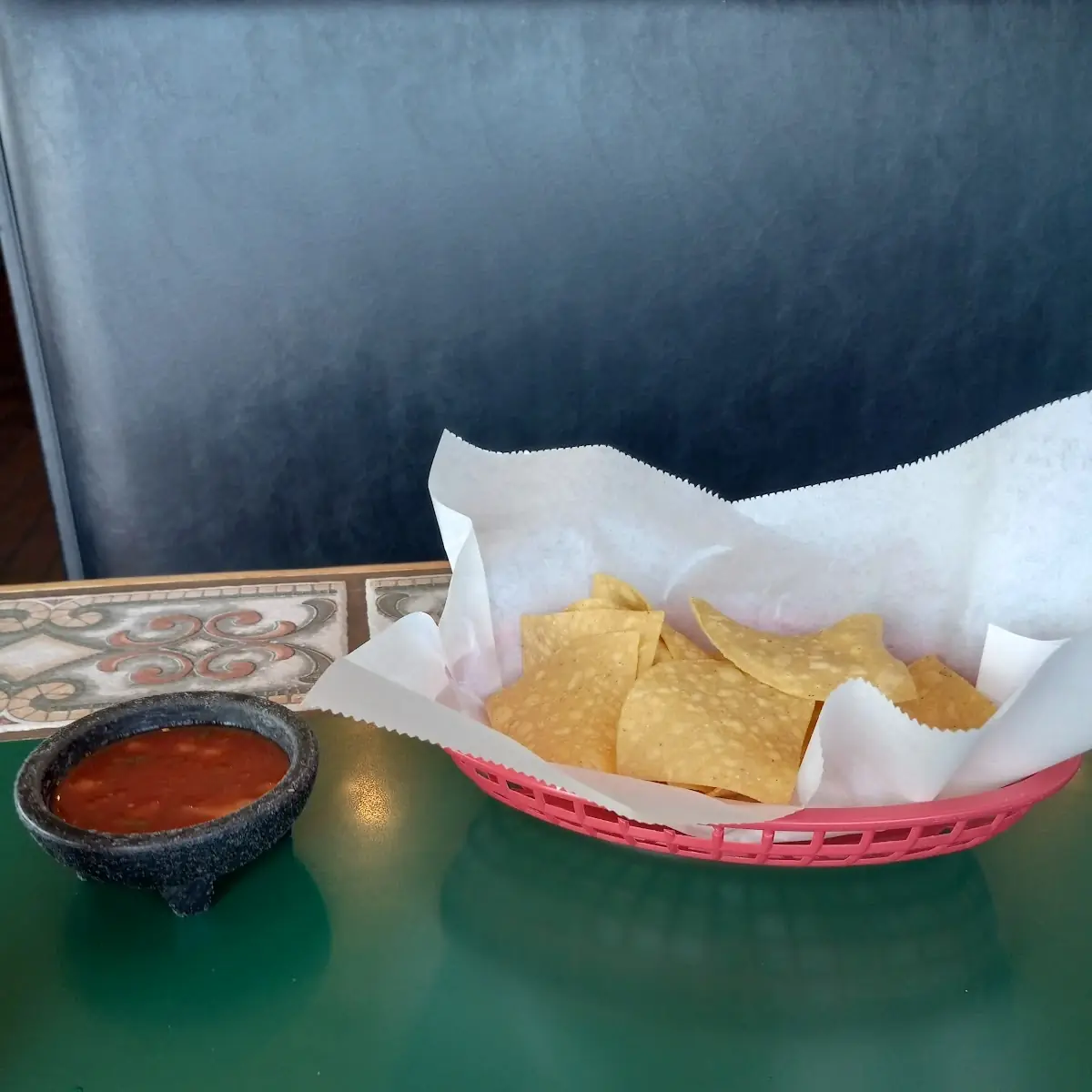 Large Chips & Salsa