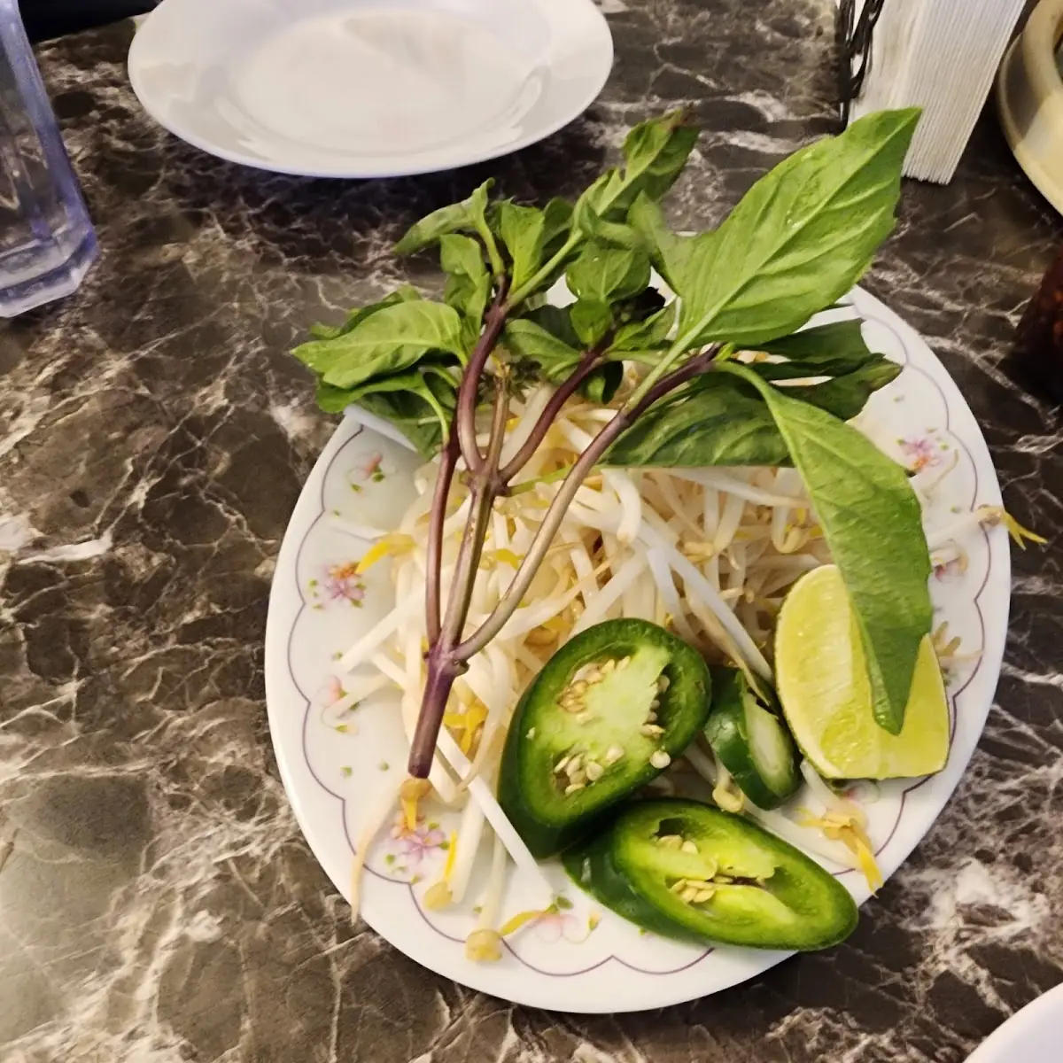 Mint Leaves with Bean Sprouts