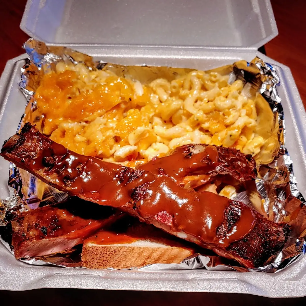 Rib Sandwich with Double Mac and Cheese