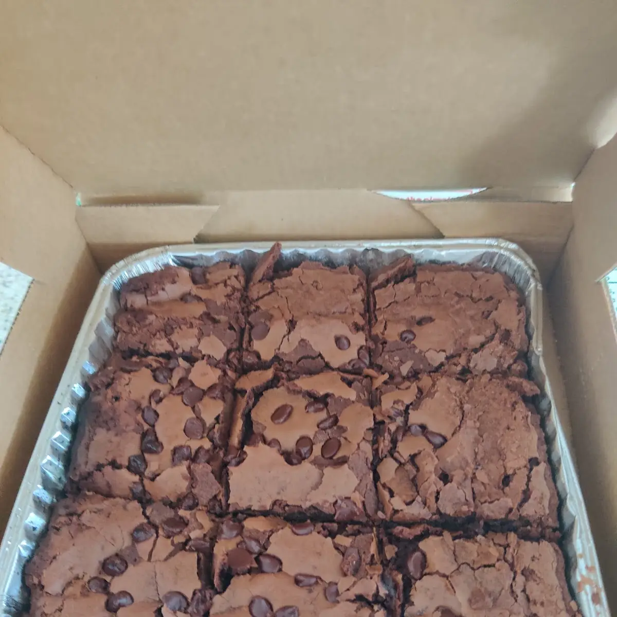 Pepperoni Pizza Brownie & Drinks Bundle