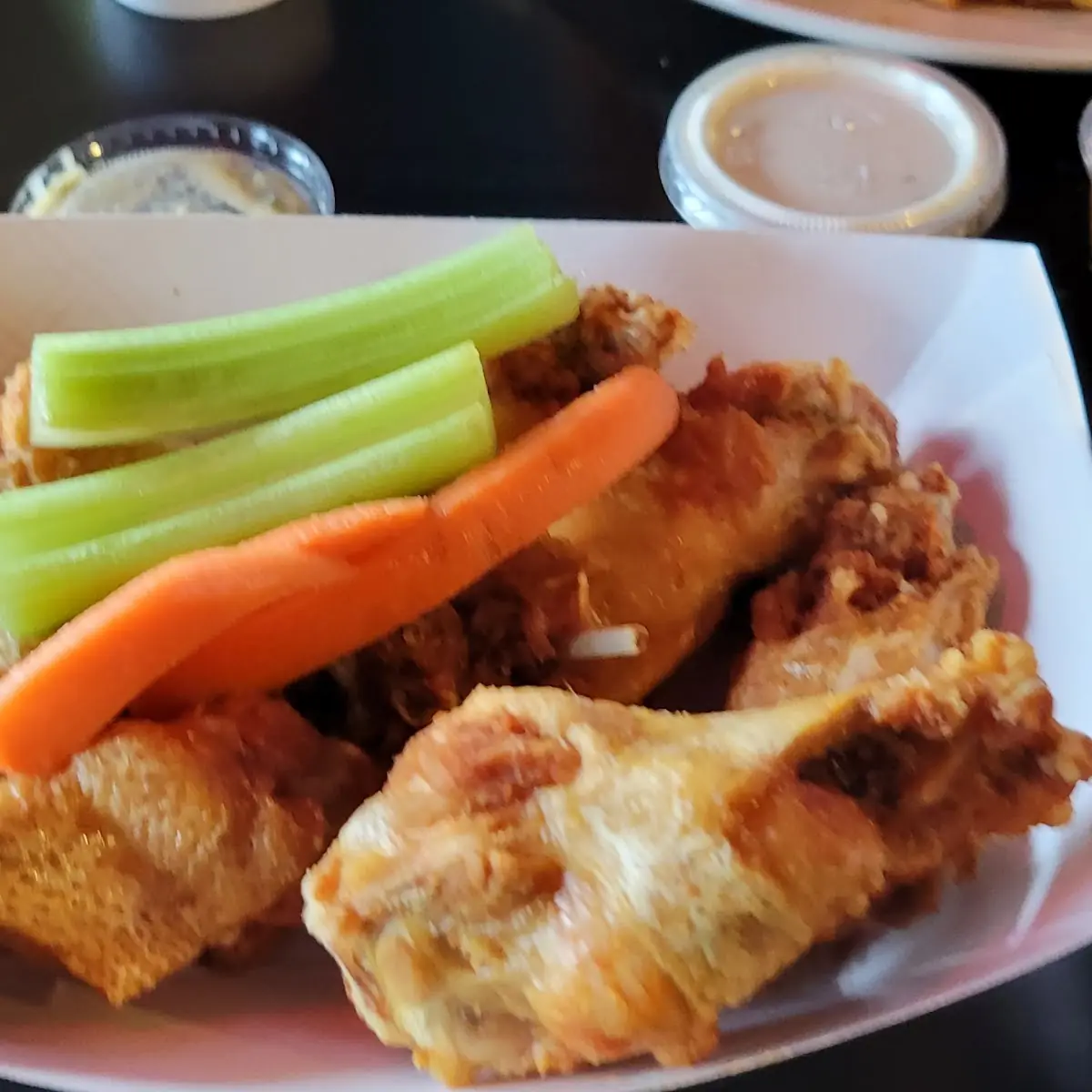 Chicken Wings with Fries