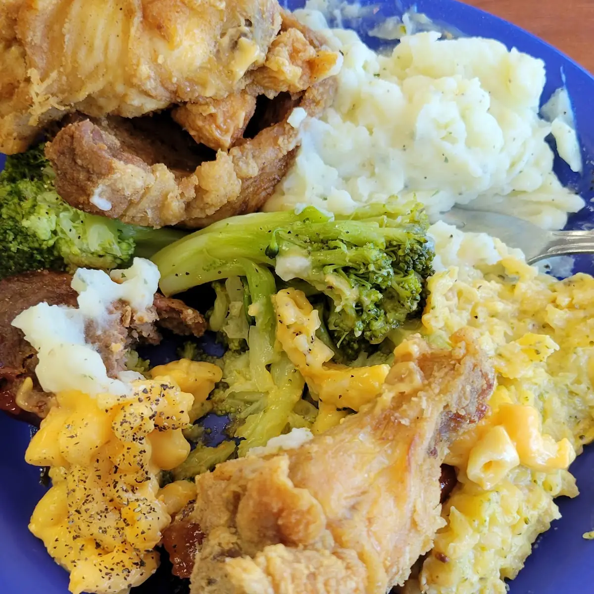 Mac&Cheese Fried Chicken Broccoli Mashed Potatoes