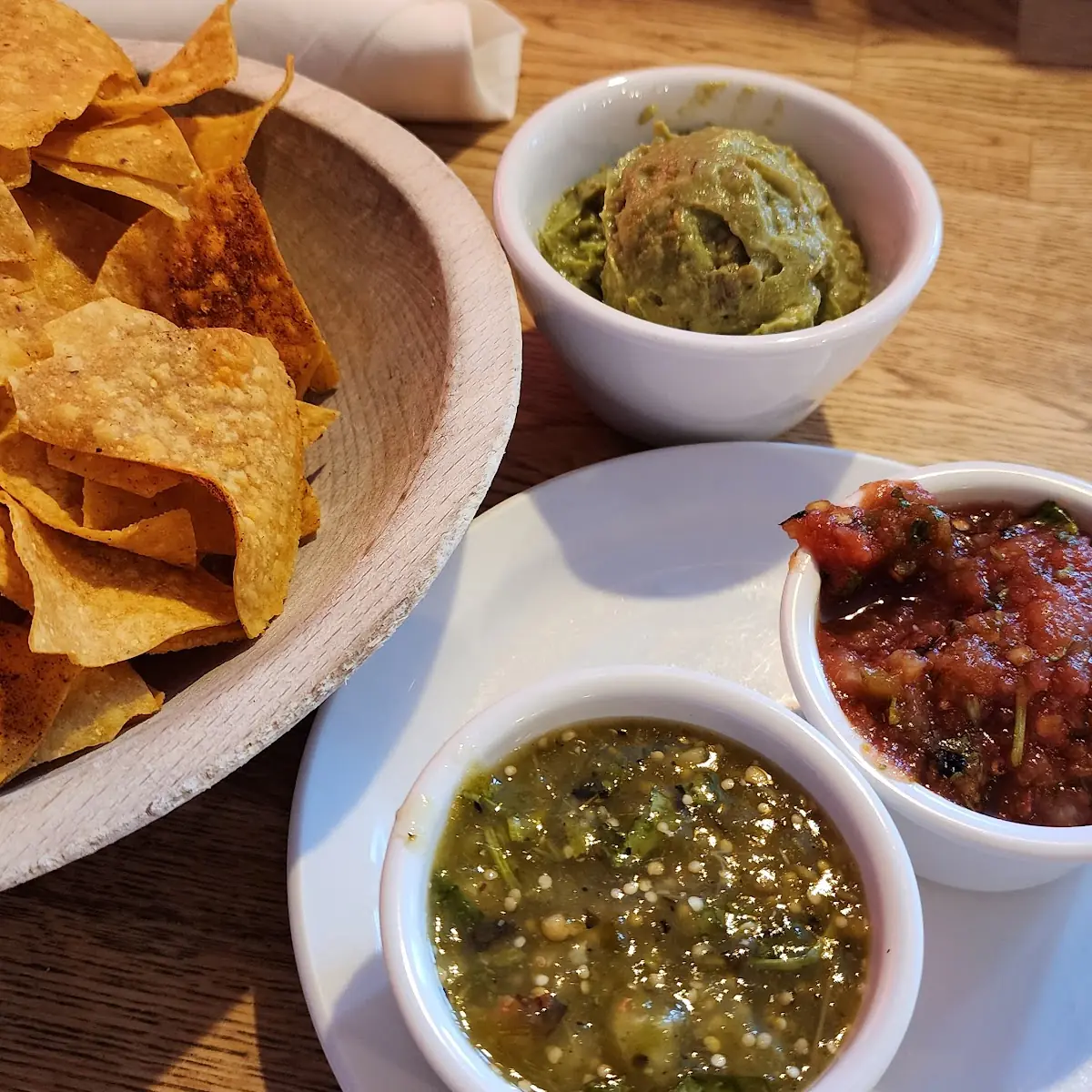 Flour Chips & Guacamole