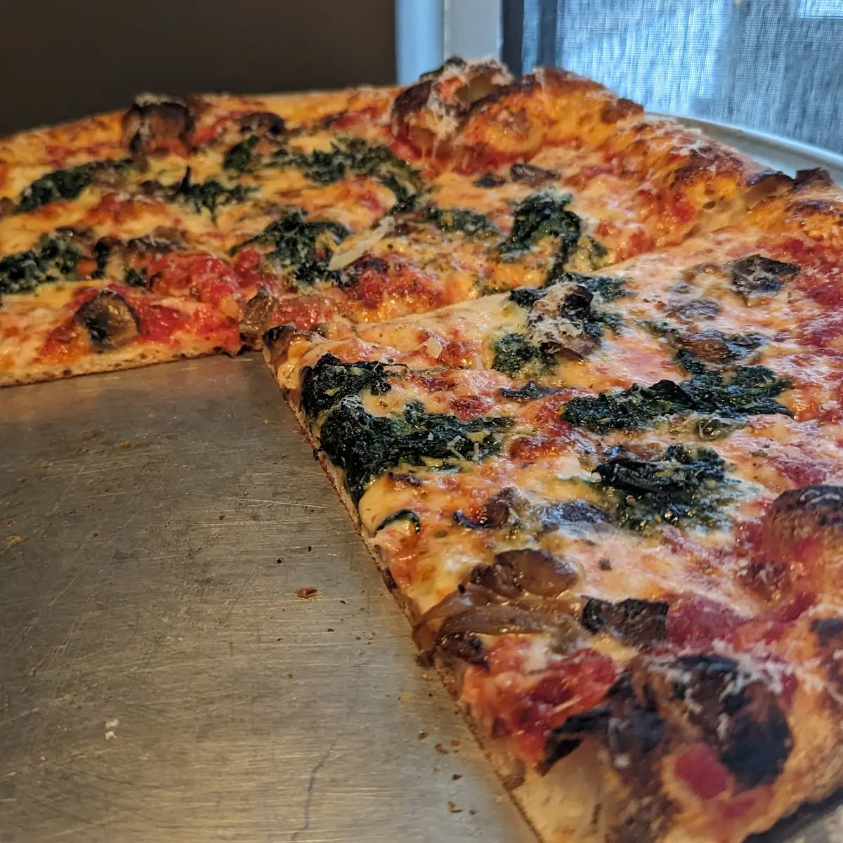 Garlic Spinach Mushroom Pizza