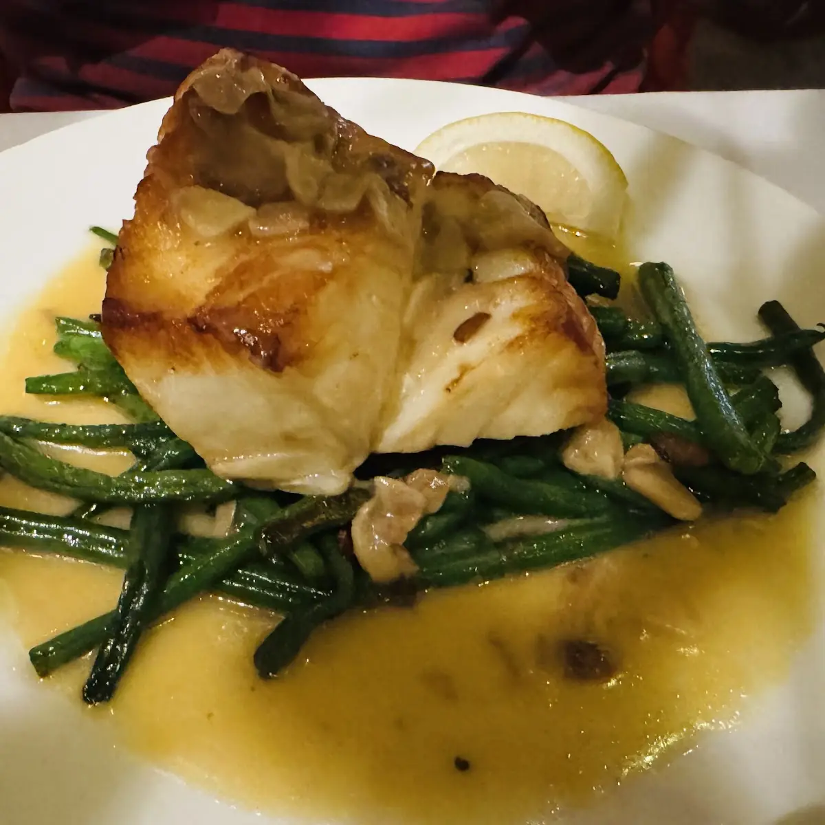 Salmon with String Beans in Garlic Sauce