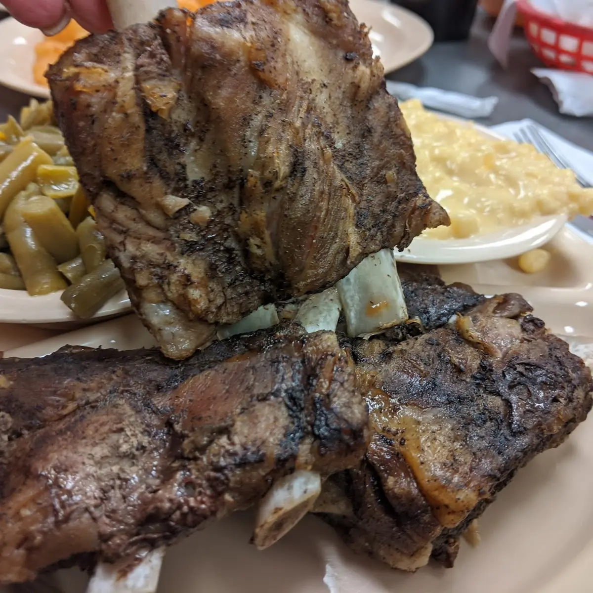 Ribs with Green Beans and Mac & Cheese