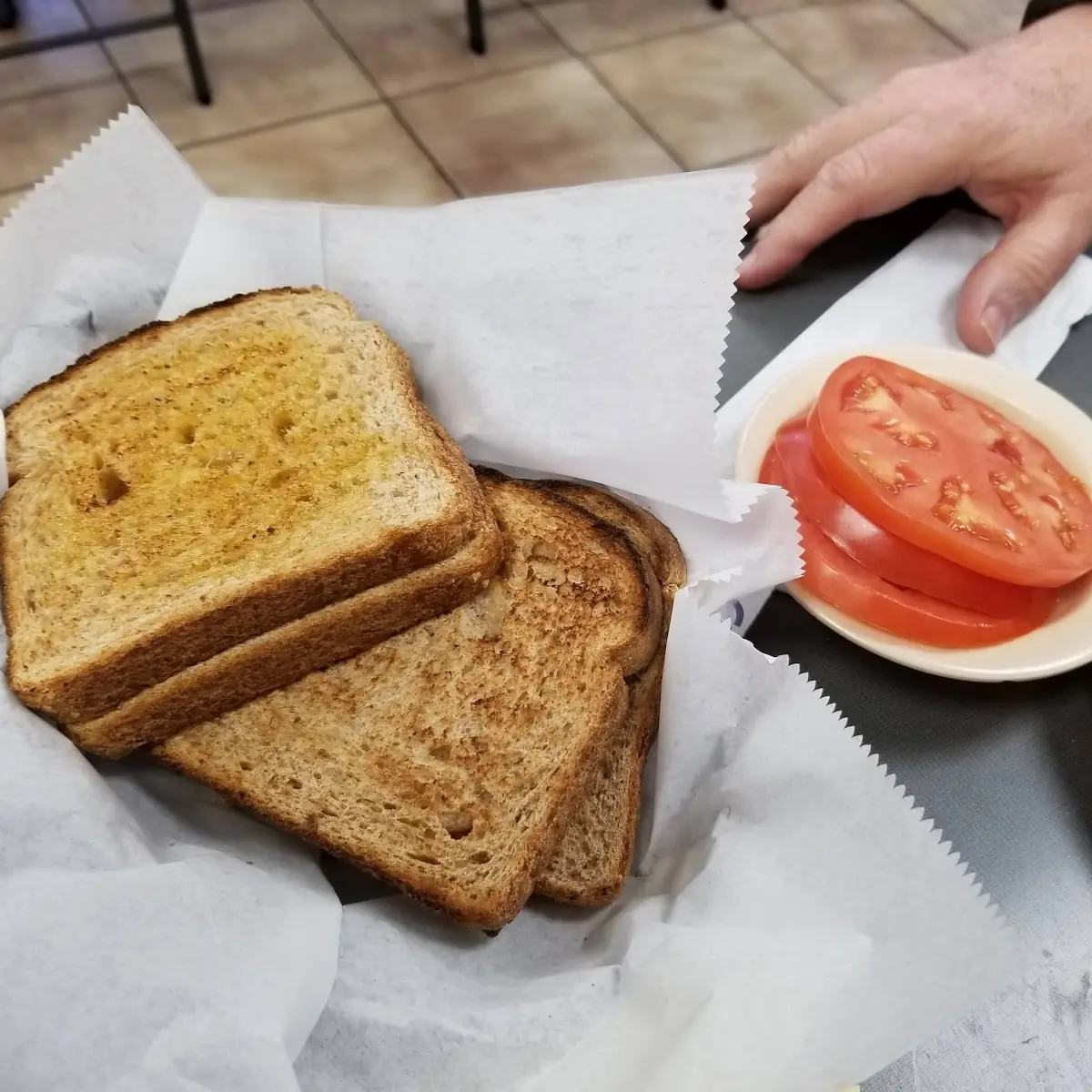 Toast with Sliced Tomatoes