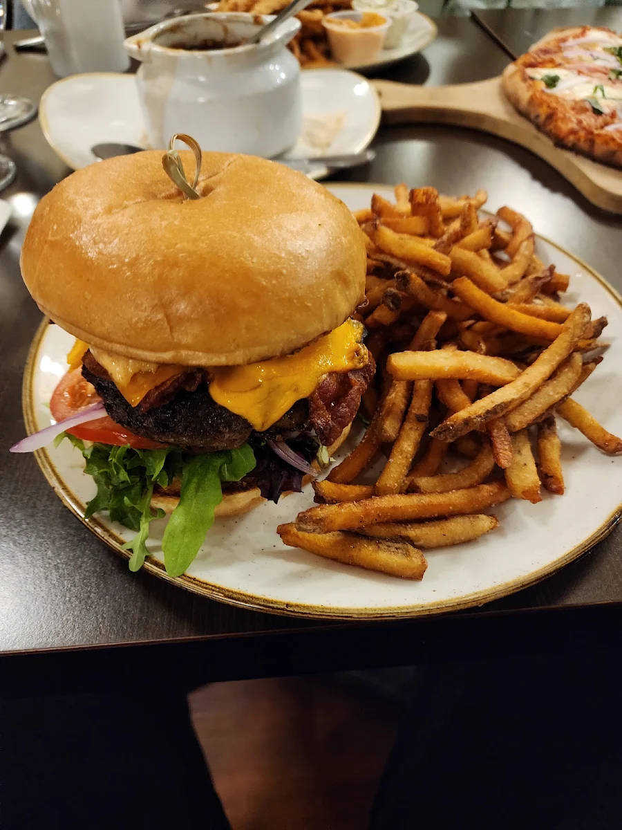 Burger De Boeuf Et Frites, St. Martha's Brasserie d'Orléans