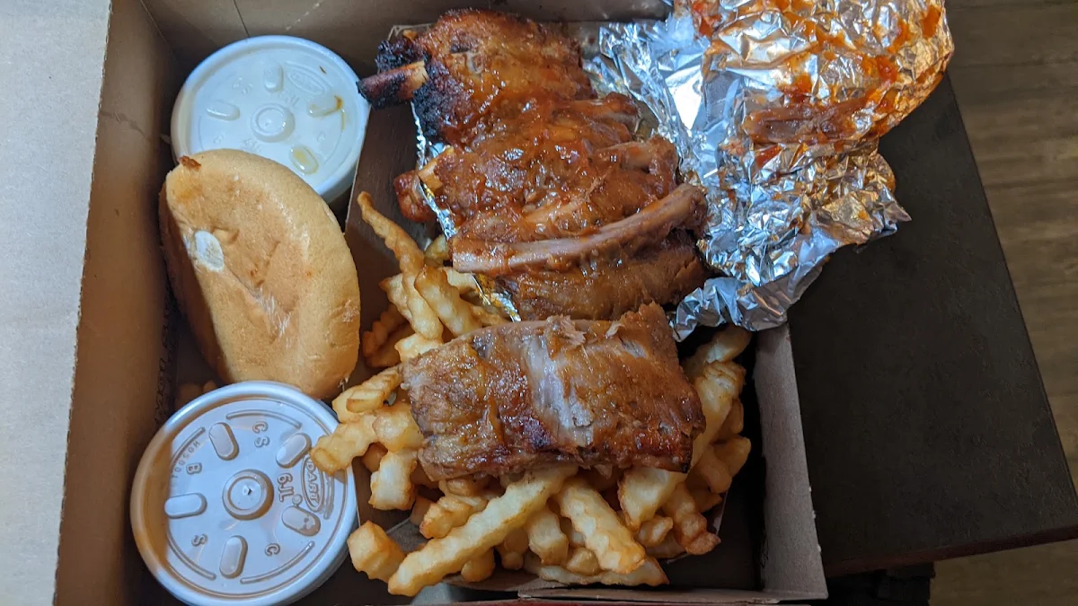 Chicken and Ribs, Benny&Co.